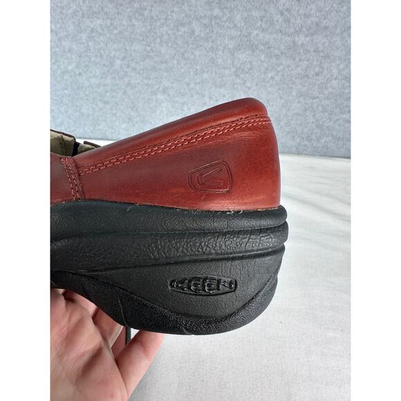 Keen Woman’s sz 9.5 Concord Red/Brown Leather Clogs Slip On Comfort - Picture 11 of 11